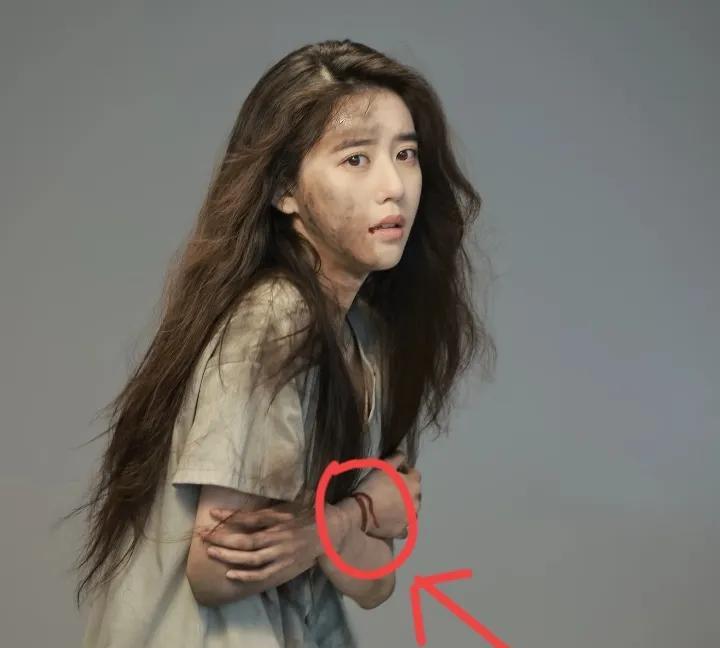万万没想到，她还觉得自己是受害者！李凯馨之前在社交平台上说，自己像丑小鸭，同学