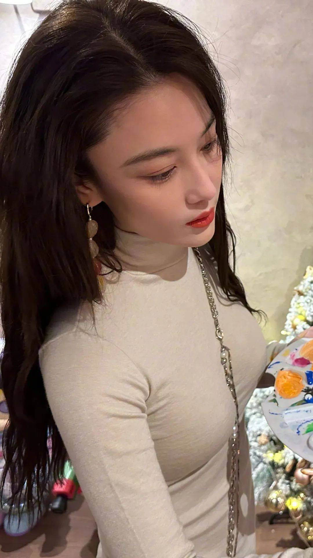 张馨予|画画的样子太美啦！