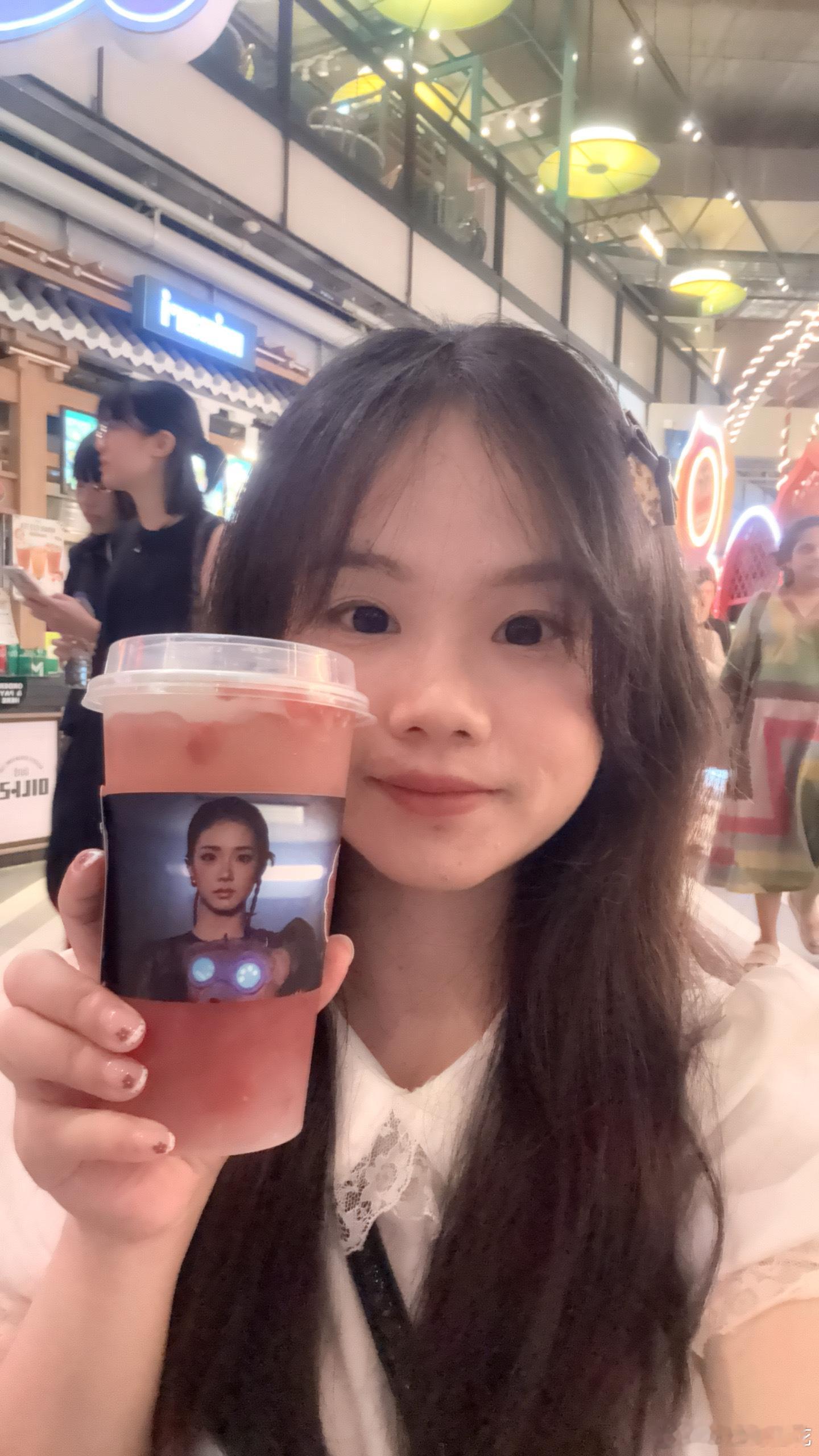 支持我的老婆#jisoo#喜欢一个人逛商场(◕‿◕)✌️​