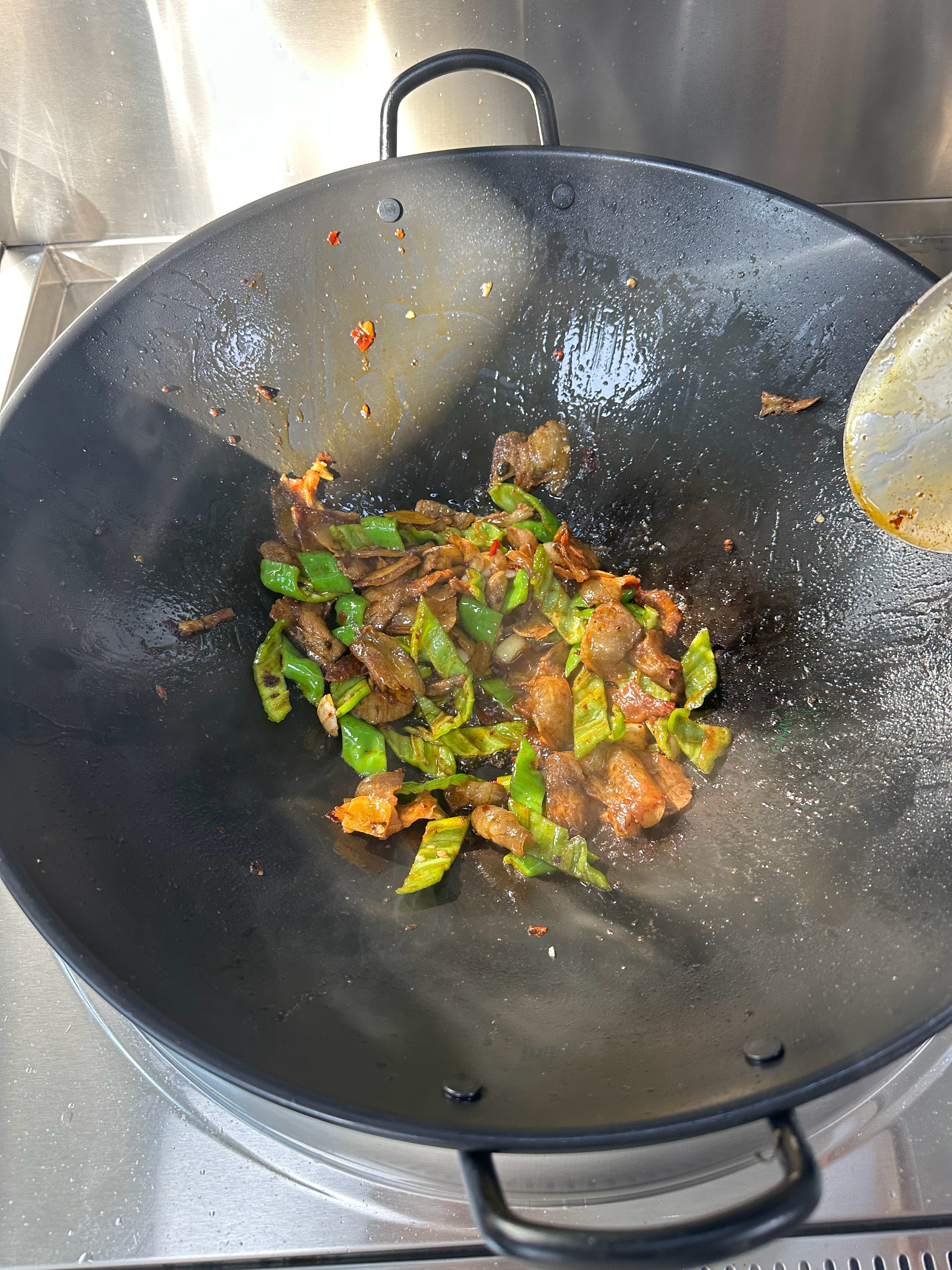 小炒肉，搞的啰里啰嗦，回锅肉下饭安逸。成都
