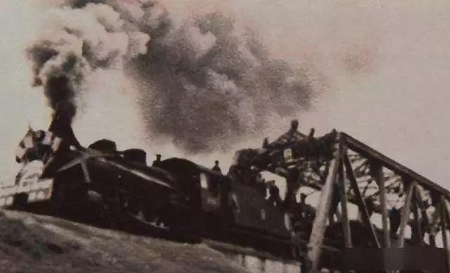 中国欠美国百年前一万亿债务。这事儿得从1912年民国成立说起，当时为了建设，中国