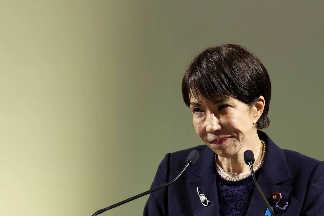 高市早苗这回是真把“嘴硬”发挥到了极致但日本百姓不相信、不答应了！据共同社和