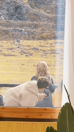 宋雨琦翟子路互拍奔跑吧西藏风景已经够美，没想到互拍画面更惊艳！宋雨琦回眸瞬间定