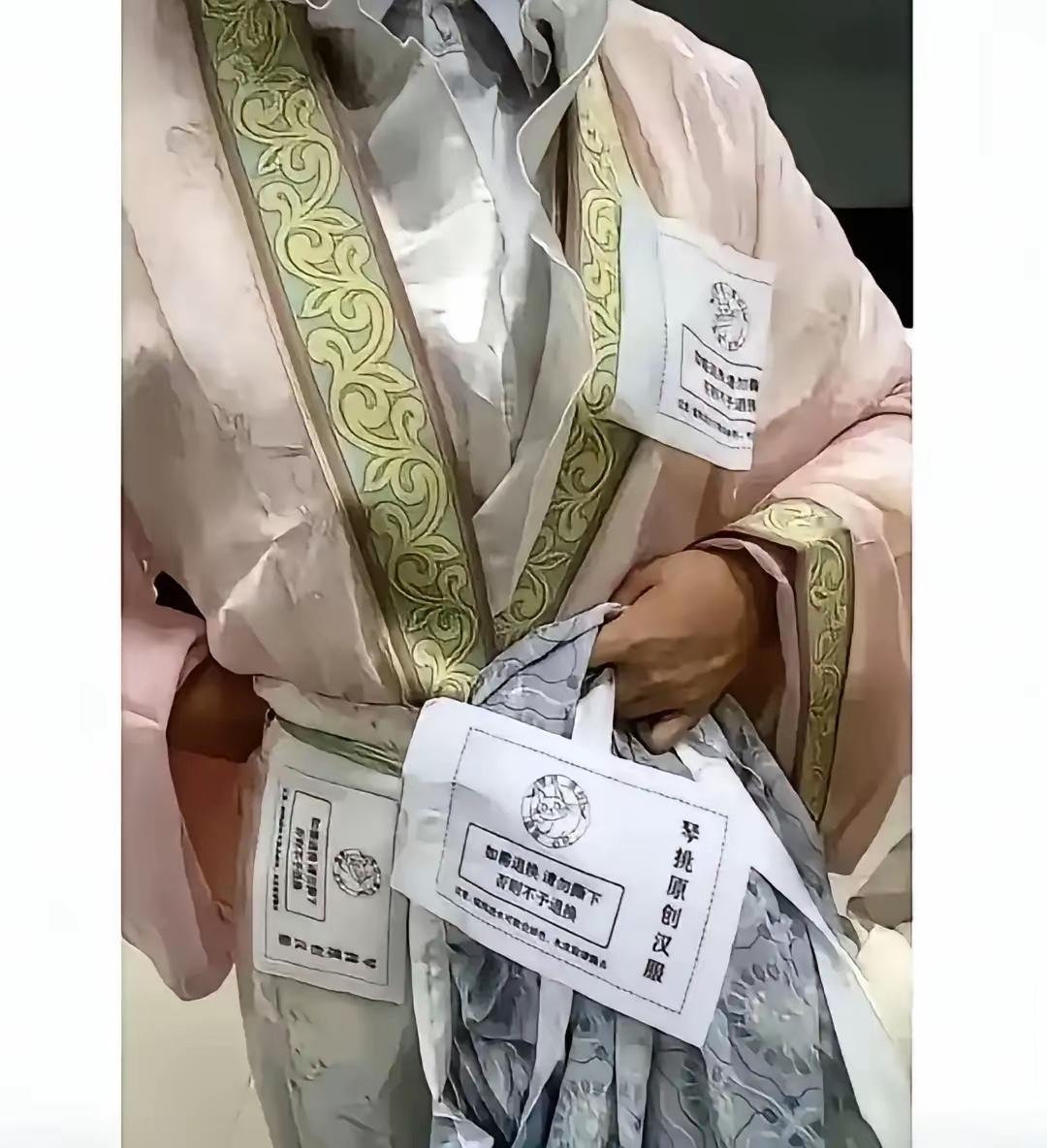 一姑娘网购演出服，用完就想点击退款，被店家拒了。她转头写小作文，把老板骂得狗