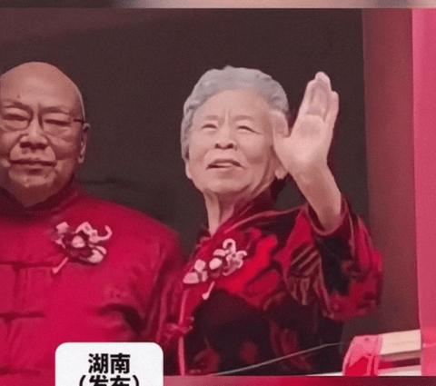 心疼原配！一句“锦书难写相思曲”让原配一辈子的付出成了笑话。原配刚走几个月，86