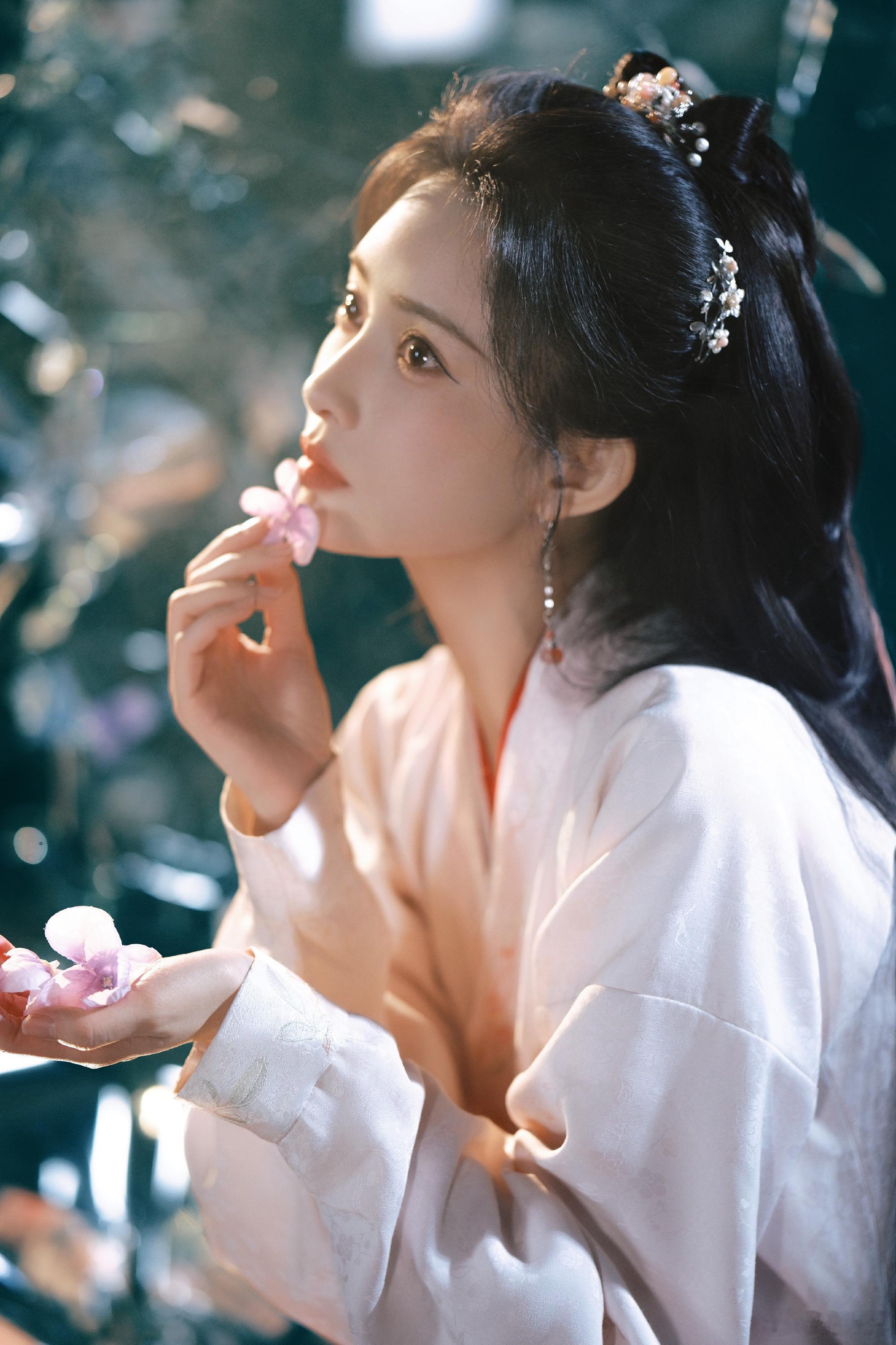 孟子义我从一年级就开始追你了从龙芝到青木媛，孟姐把每个角色都嚼碎了吞下去！《西出
