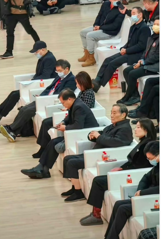 现在再回头看这张照片。。。。。。​​​