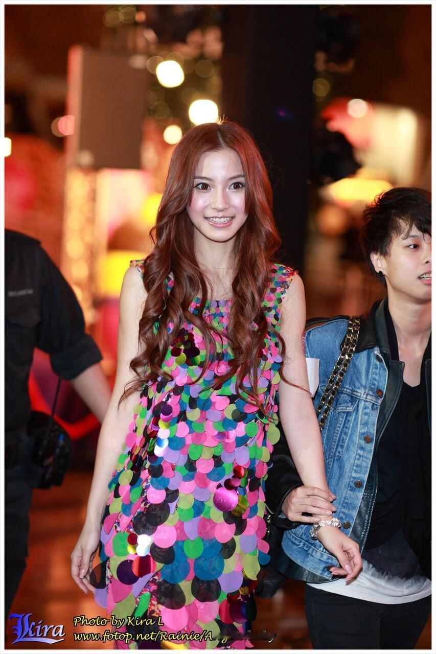上海街头偶遇Angelababy*angelababy2010年1月26日《全