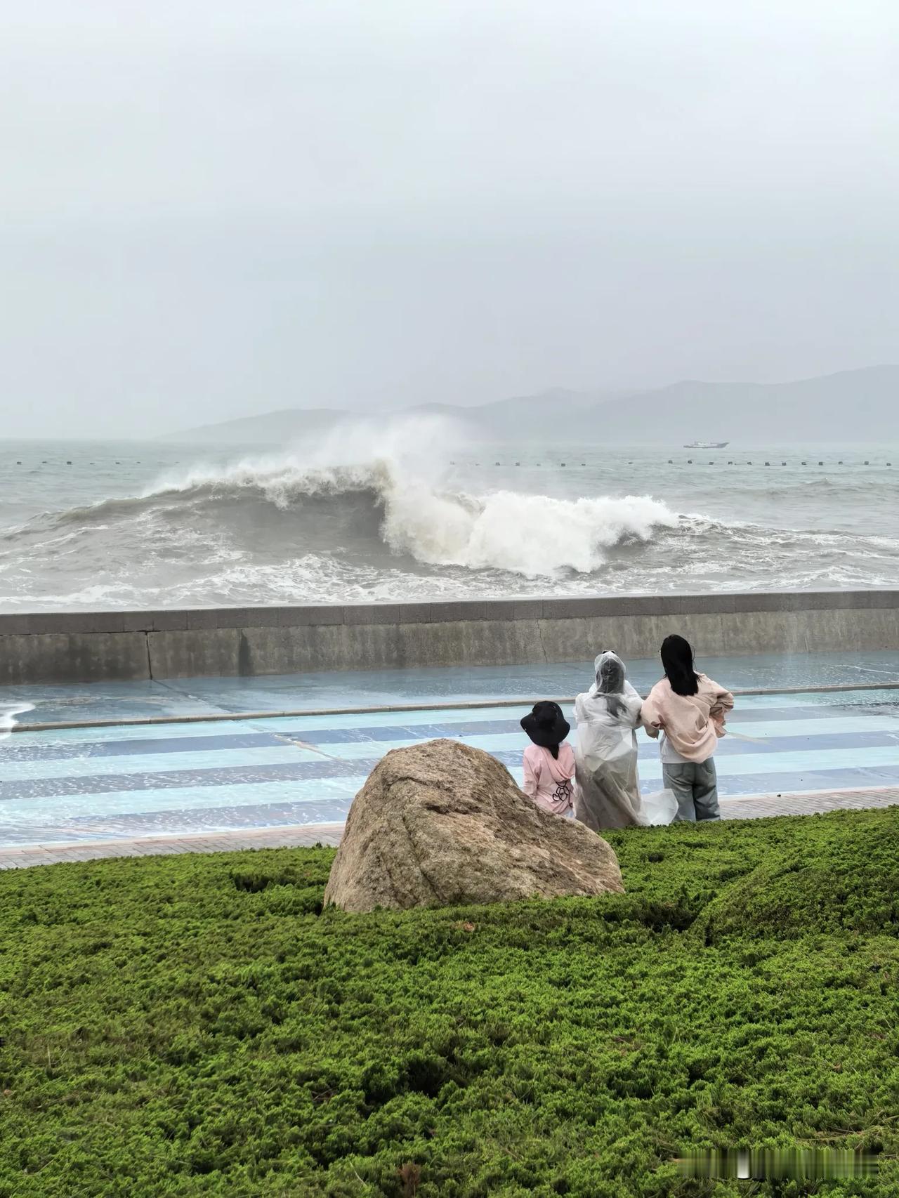 今年台风多、气候变化大1.全球变暖导致海洋“能量过剩”这是最根本的原因。随