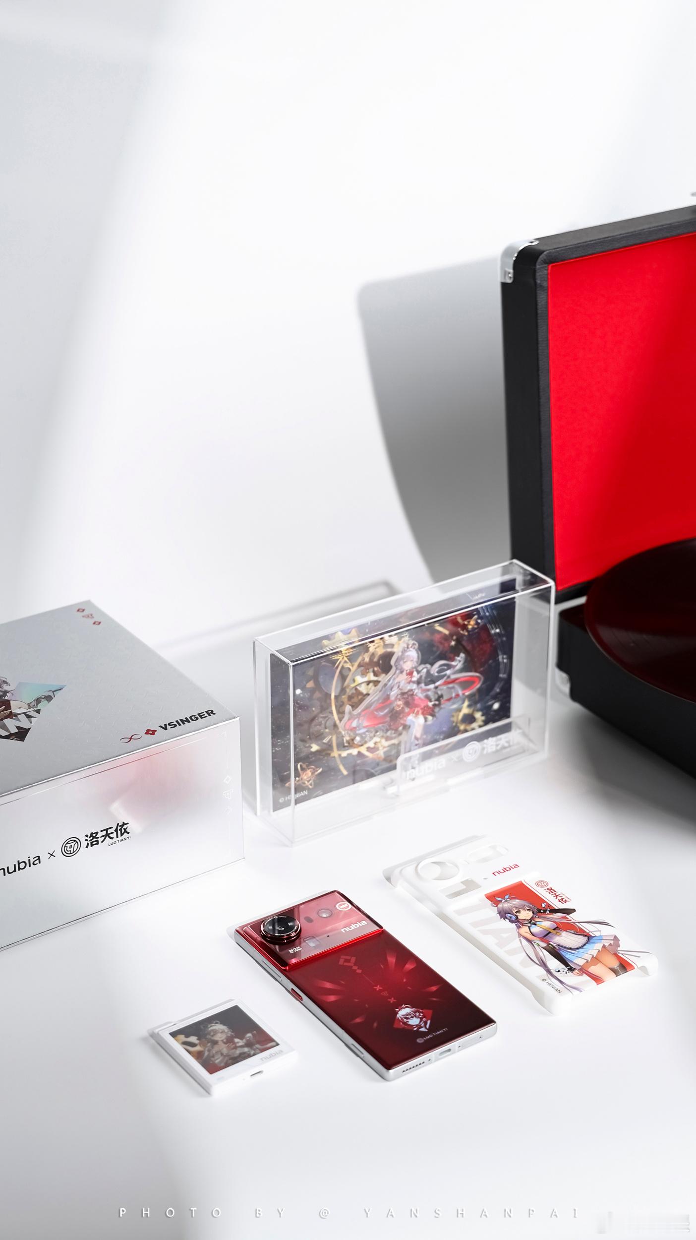 努比亚Z80Ultra洛天依联名款拿到了，颜值是真的高，顺手拍组图和大家分享~