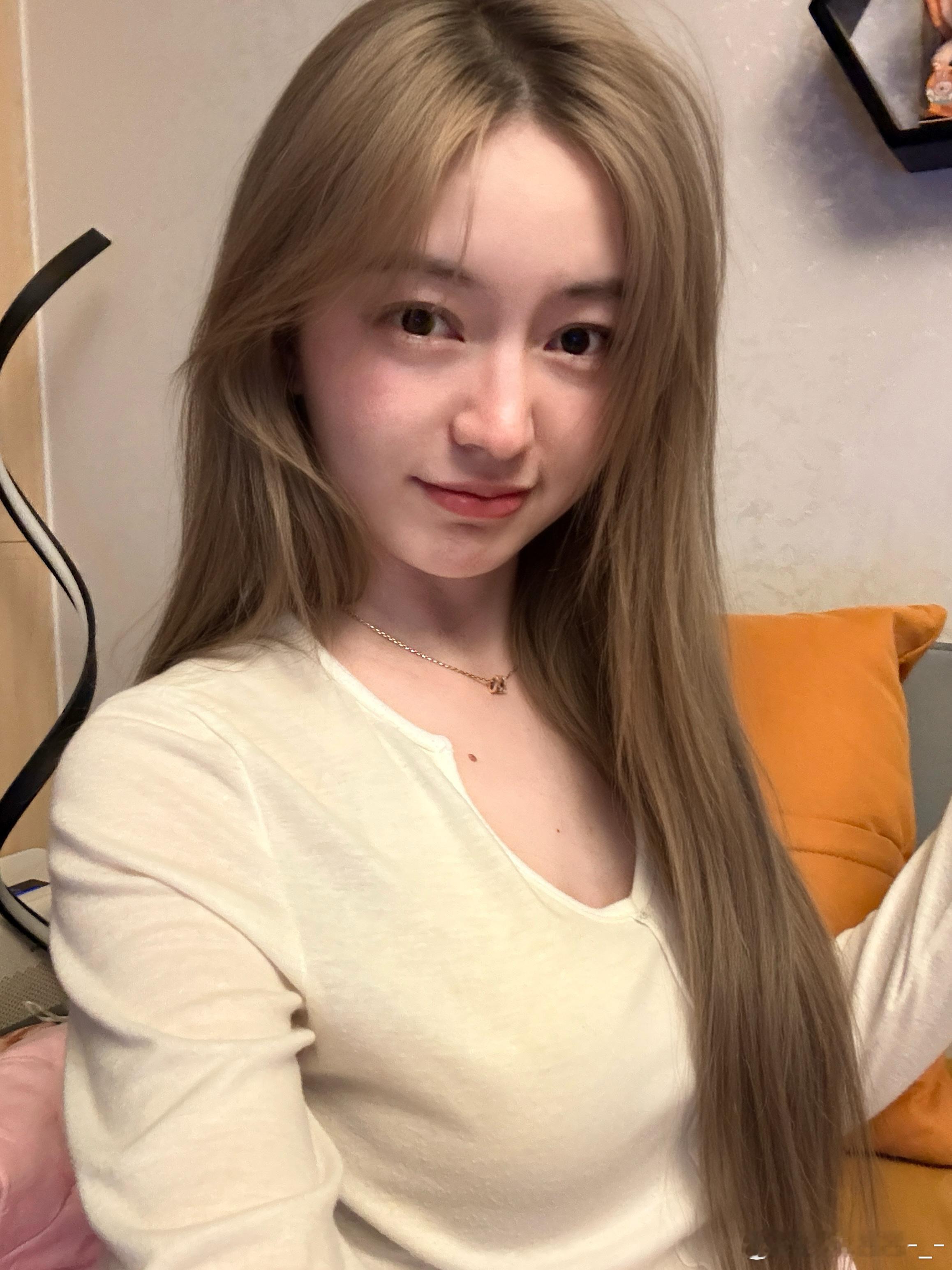 在闺蜜家住每天都笑模糊哈哈哈哈哈欧尼茜茜