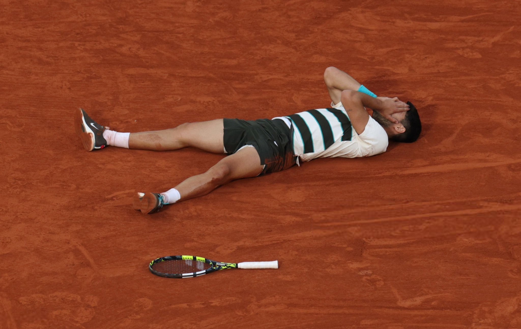 网坛风云紧接上一条，阿卡阿尔卡拉斯在接受专访时又被问到了和辛纳世界第一争夺的