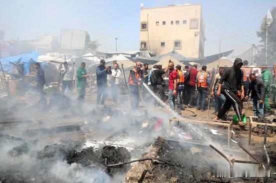 【以军空袭加沙多地致上百人伤亡】据巴勒斯坦官方通讯社“瓦法”及半岛电视台报道，