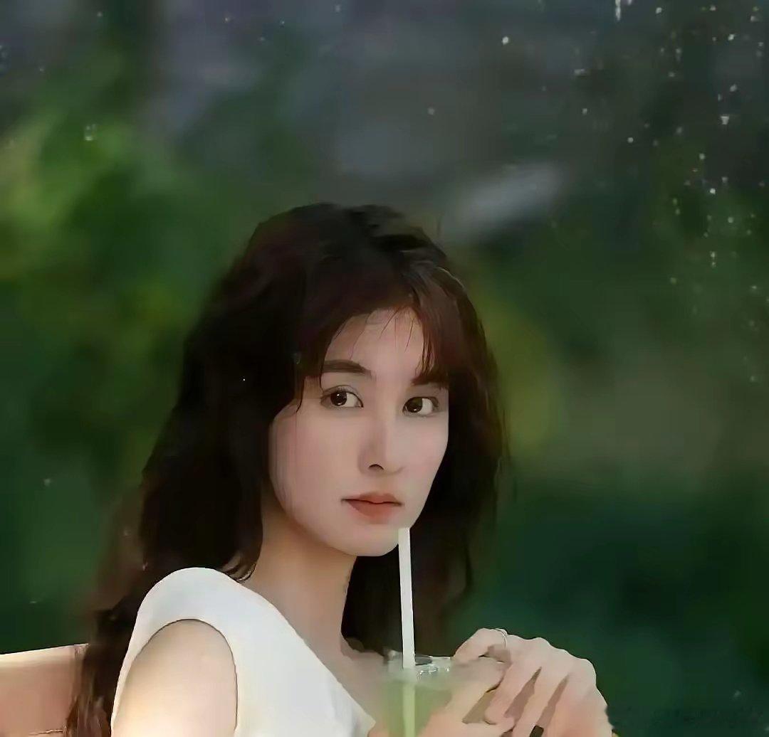 央视一套《主角》刚播完，女二号韩沛颖就拿到了好几部女一的本子，而女一号刘浩存，拿