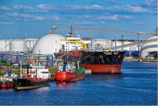 很多人都不明白，澳大利亚连像样的工业都没有，为什么那么富裕？其实原因很简单。咱们