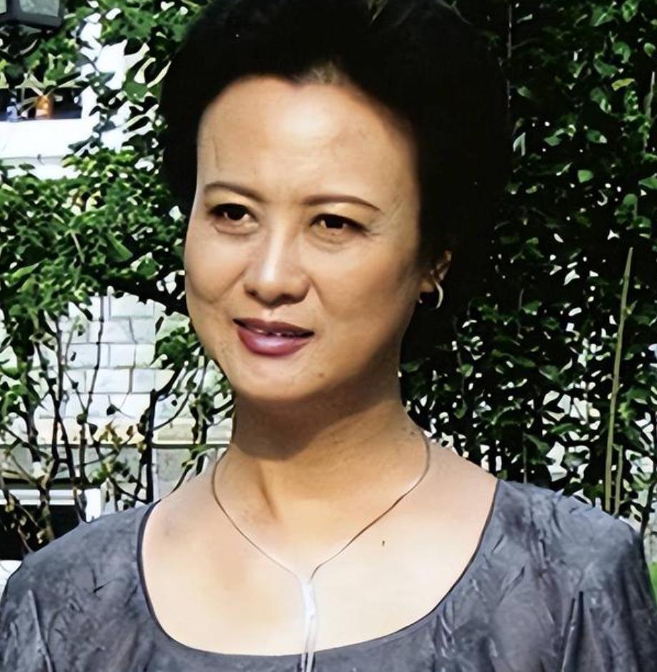 她一生坎坷，照顾疯母嫁给渣男，临终将31岁儿子托付海清娱乐