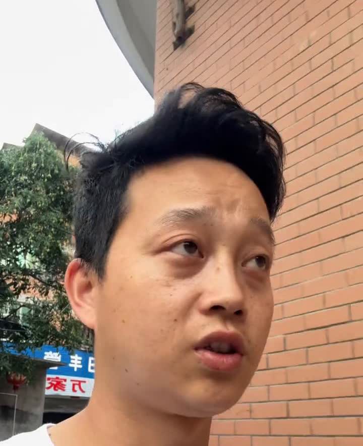 小米16，9月25号发布，电池升级7000。现在小米16就有人爆料了，9月份