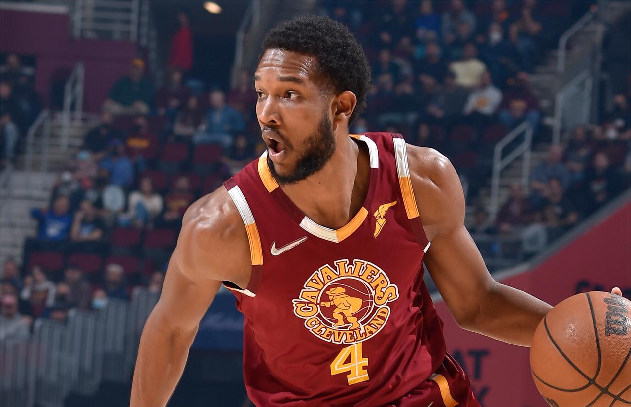 莫布利现在成申京的玩具了火箭战胜骑士，申京打爆了同届探花秀莫布利，莫布利面对