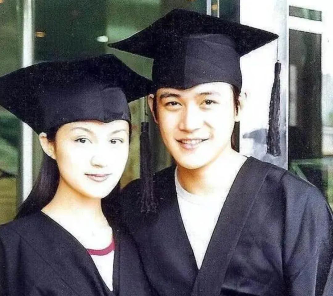 我说说婚姻稳定甜蜜的几对明星夫妻：1、陆毅鲍蕾鲍蕾是个很会投资的人，就连郭京