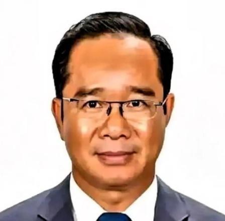 一个越南教授，当着全世界，撂下一句实在话这件事最值得琢磨的地方，不在掌声，