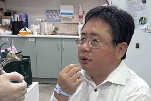 反华分子矢板明夫在台中演讲后，被当街暴击！7月6日，矢板明夫在台中演讲刚结束
