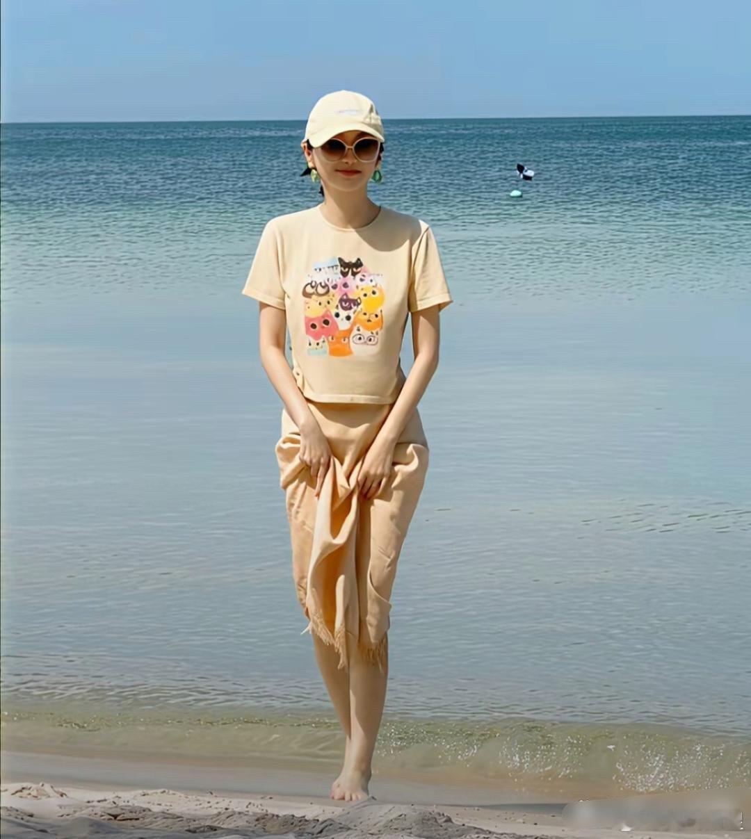 景甜快40岁了，还满满的少女感。​​​