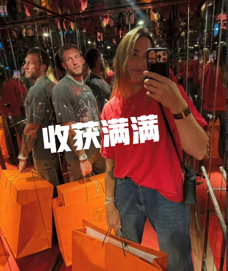 终于知道萨巴伦卡为什么那么狂了跟郑钦文比赛结束后，虎妞表示：“她从未遇到过击球