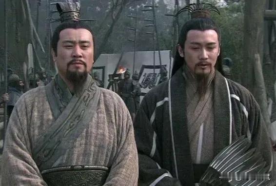 建安二十四年，孙权问诸葛恪：“你父亲诸葛瑾，和你叔诸葛亮相比，哪个更厉害？”诸葛