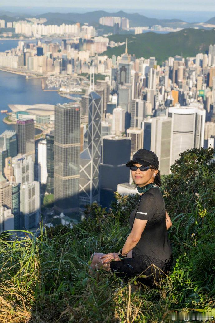 刘嘉玲私人健康顾问被曝光我宣布嘉玲姐就是我的终身偶像！从《阿飞正传》的风情万种