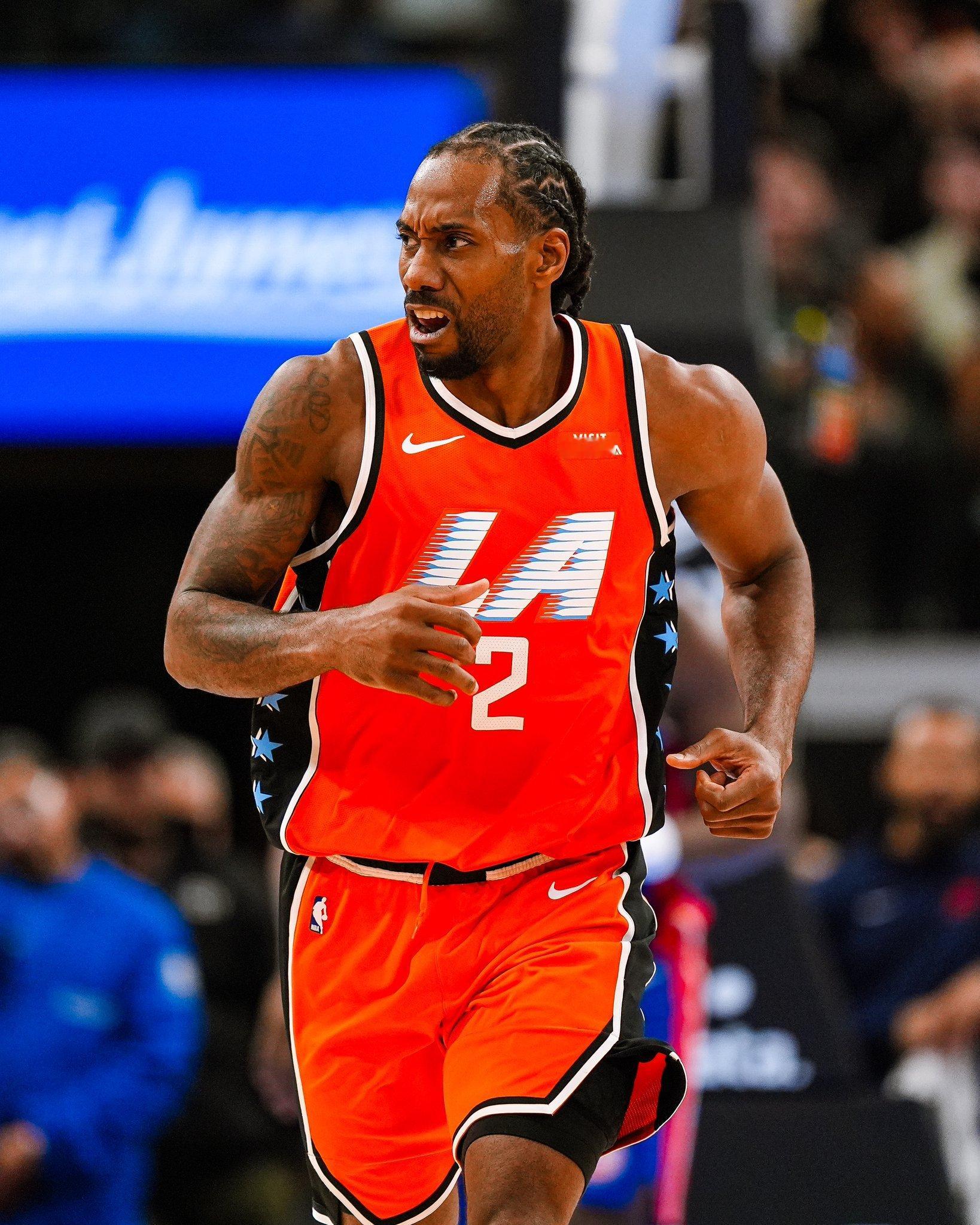 牛逼！伦纳德今天打出生涯最佳一战！！！——全场26投17中，三分球10中5——罚