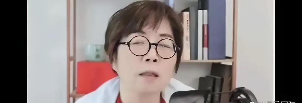 黄智贤女士终于放开格局。​​​​​​近日，黄智贤女士在其微博上回应馆长陈之汉