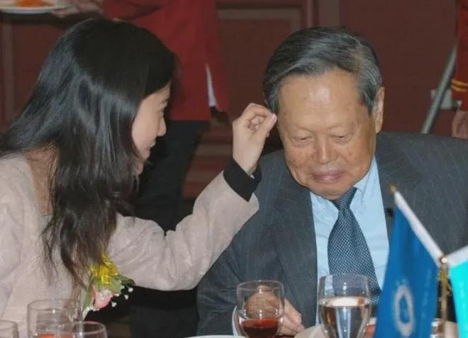 别再心疼翁帆了，全世界都欠她一句道歉！她根本不是什么牺牲者，而是真正的人生赢