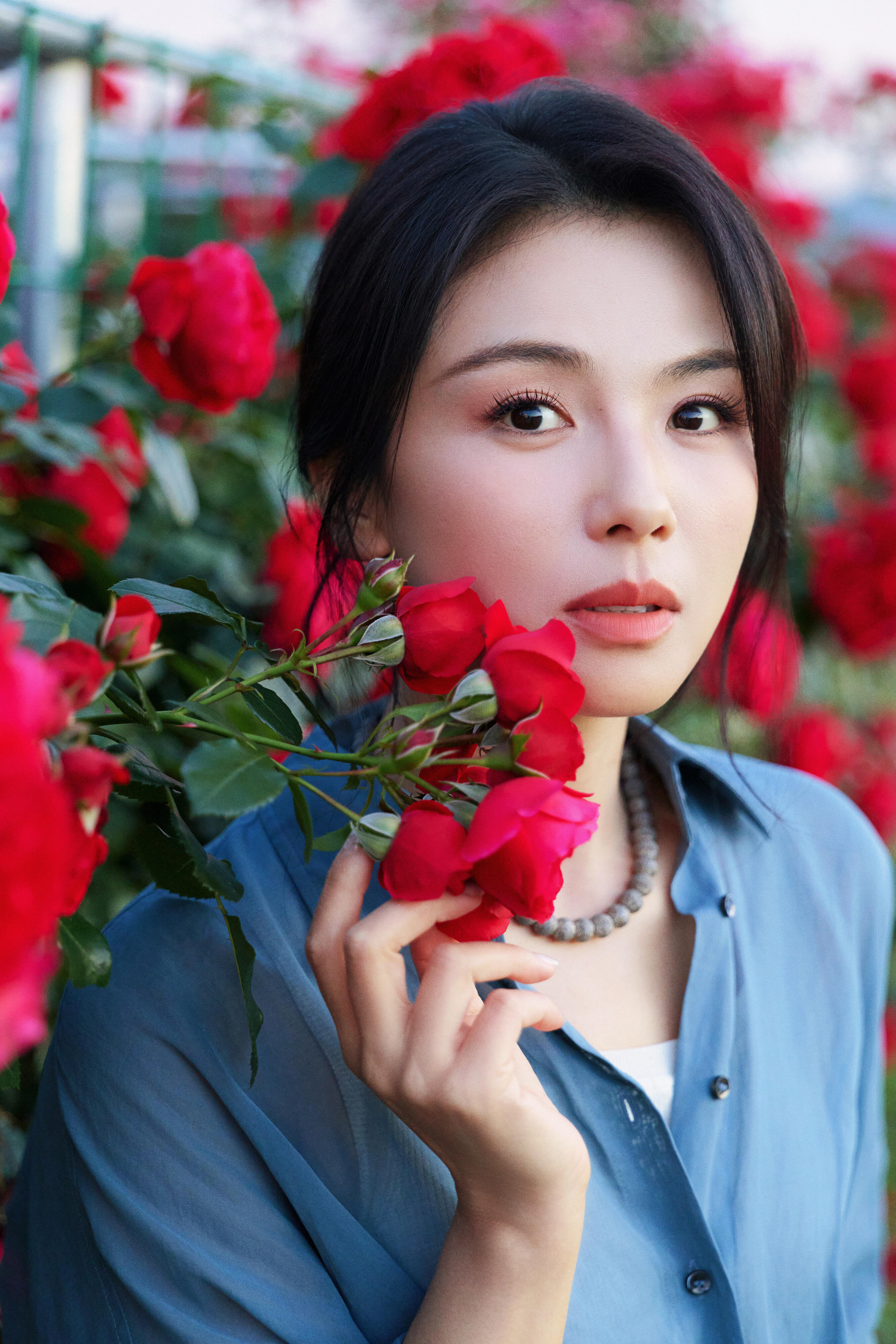 刘涛花香哪有姐姐香美人配鲜花，人比花🌺更红，姐姐你就这么一直going我吧～