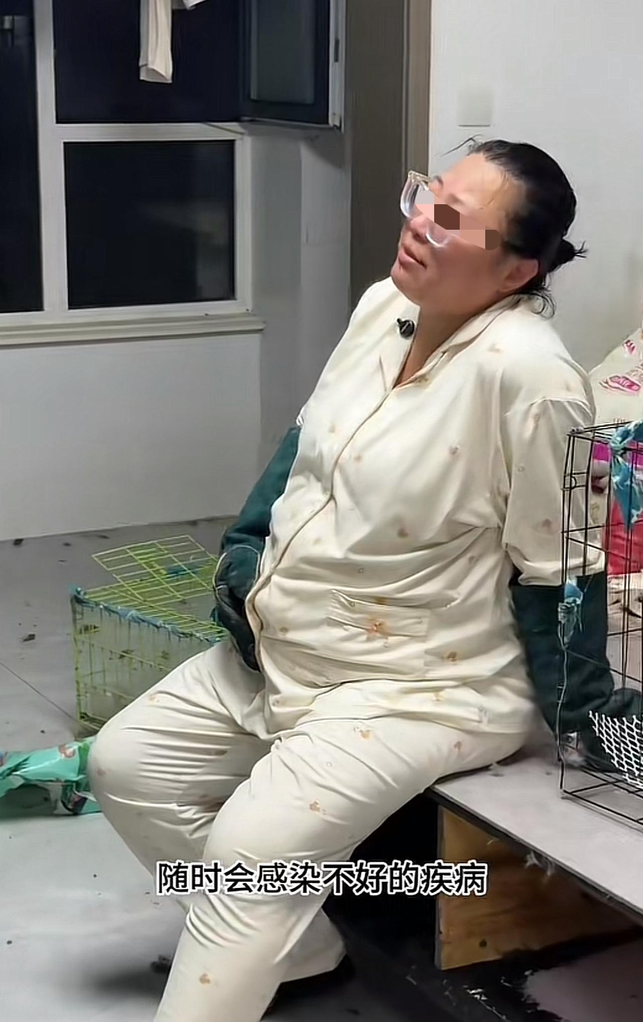 孕妇家里收养了60只流浪猫，当向救助站求助的时候，工作人员都惊呆了。真是有多大能