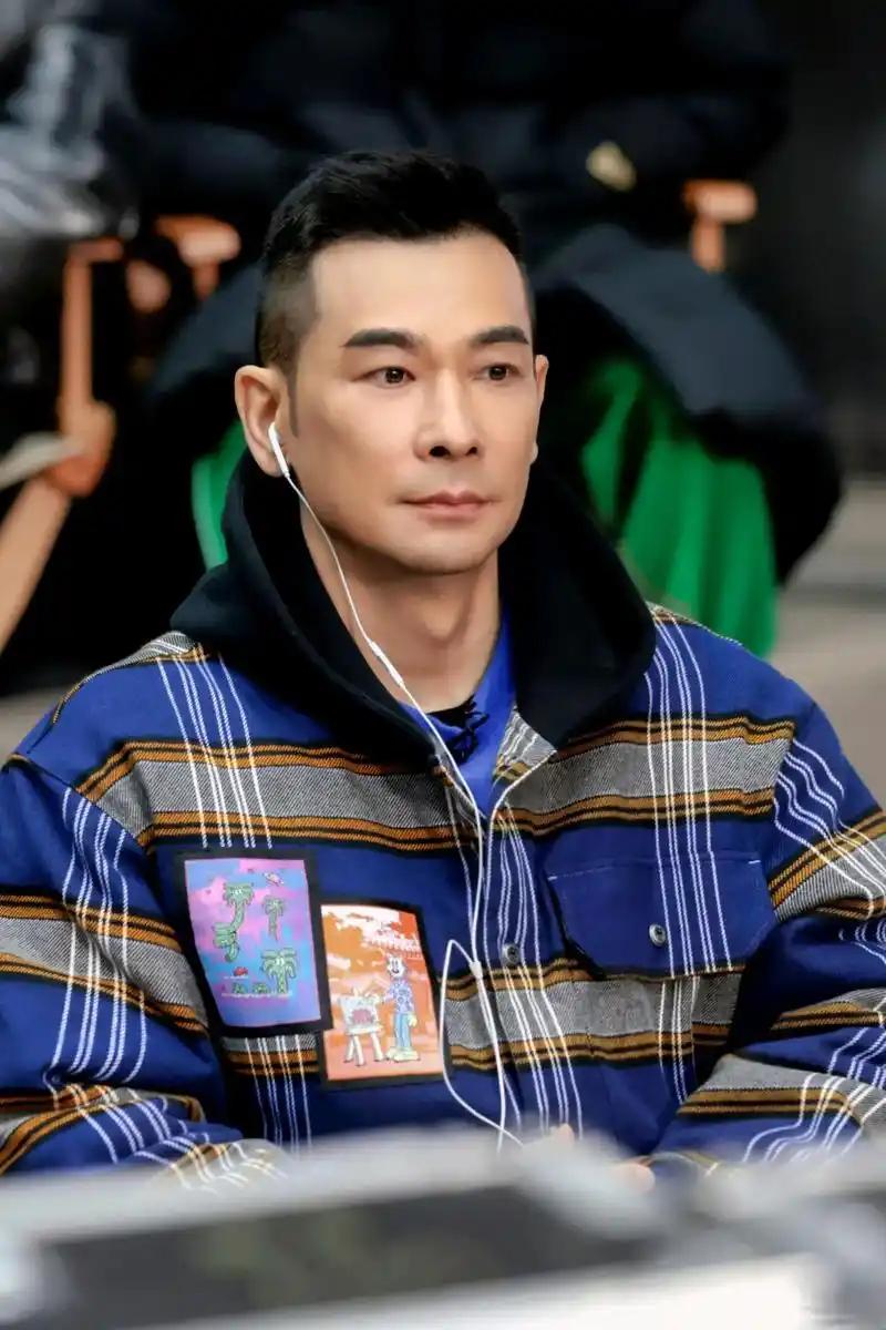 2012年，赵文卓怒怼甄子丹：“我在北京有10套房，就算赔上我的演艺生涯
