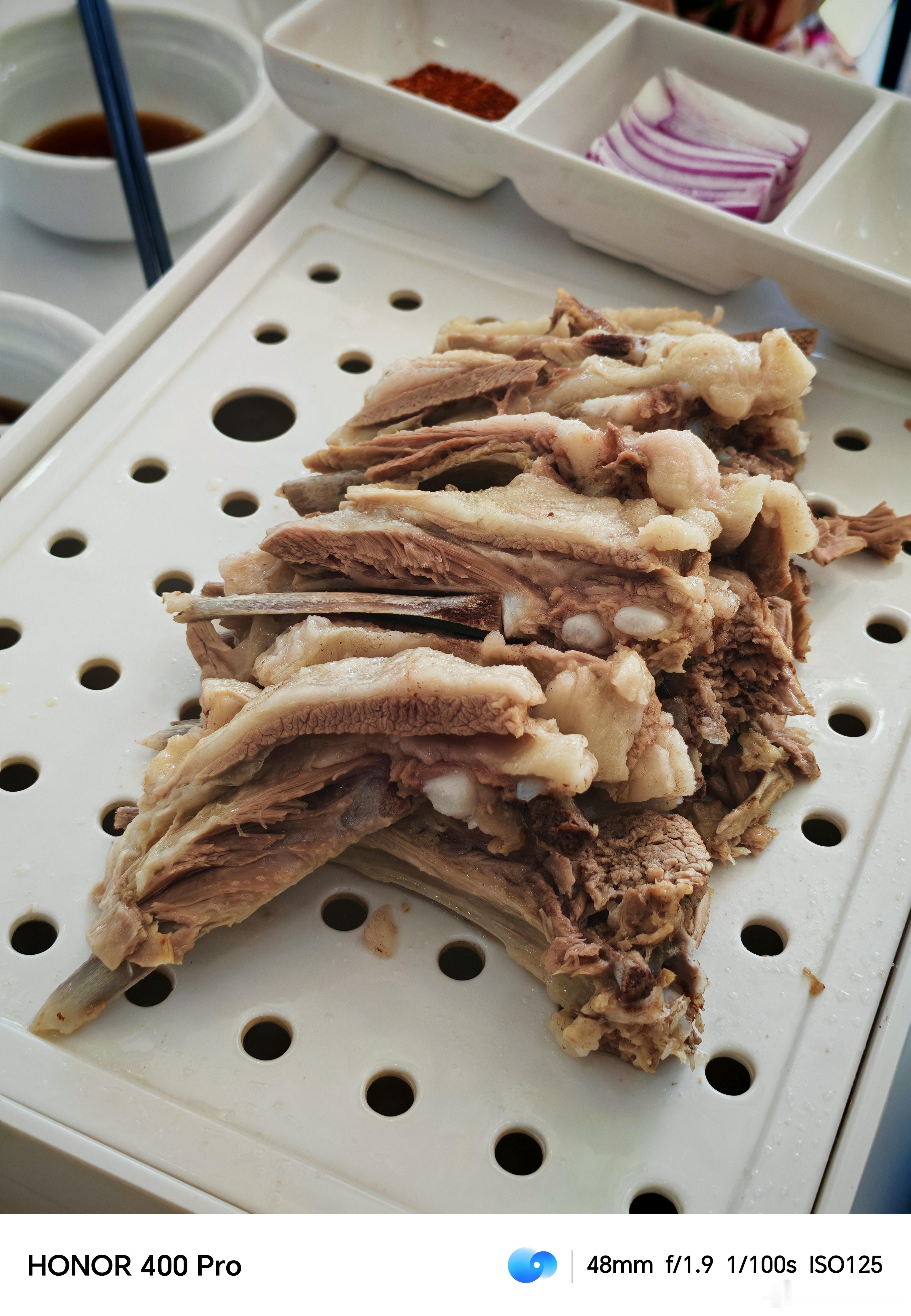 来到了宁夏老毛手抓怎么说呢，可能远一点的外地人第一次吃会觉得不错。但我作为悠走在