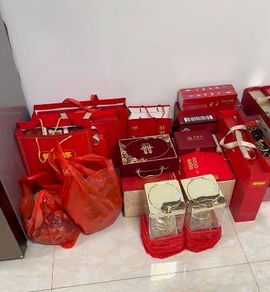 我看我儿子这婚要黄。今儿去女方家聊订婚，刚开始两家还客客气气地商量啥时候办婚礼。