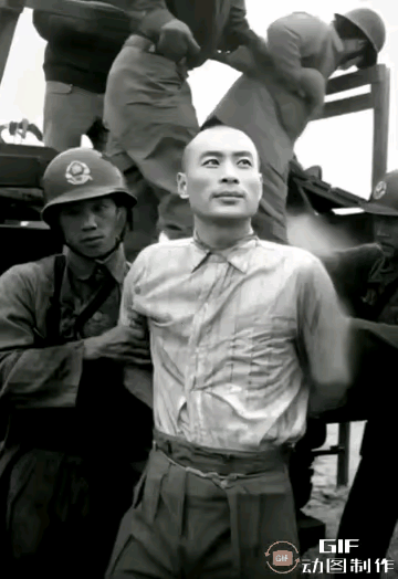 记住这些画面，不要忘记这些画面，不要忘记画面中的人，他们是孤胆英雄，不入虎穴，焉