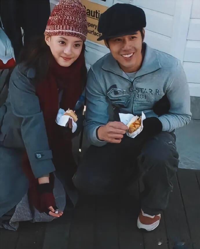 《屋顶上的绿宝石》现在回头看，男女主的穿搭也太洋气了吧！霍建华和孙俪那时候真是