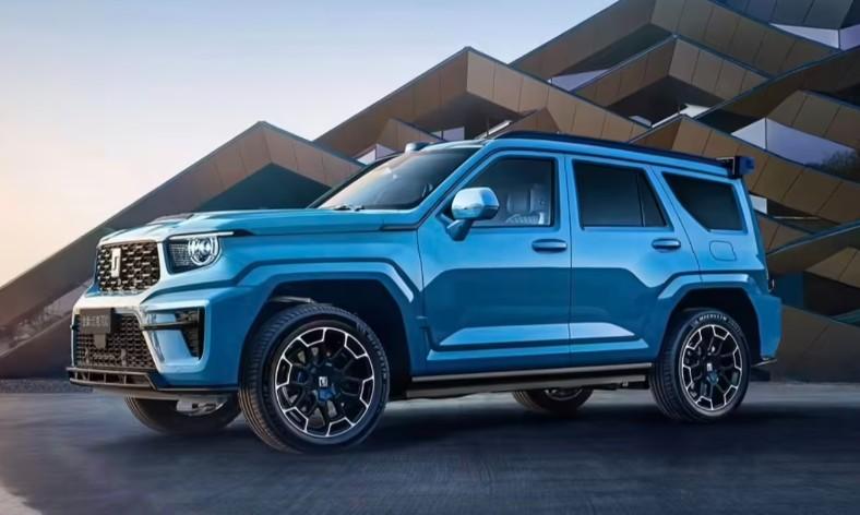 坦克700于2026年3月30日正式开启预售。共推出三款车型：Hi4-Z极致