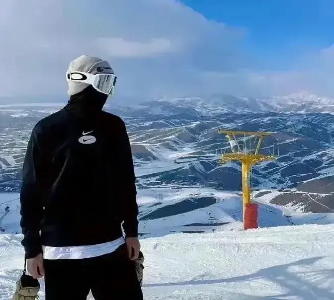 朋友前妻当年偷人被他逮个正着，他一句废话没留，直接民政局签字，还塞给对方二十万当