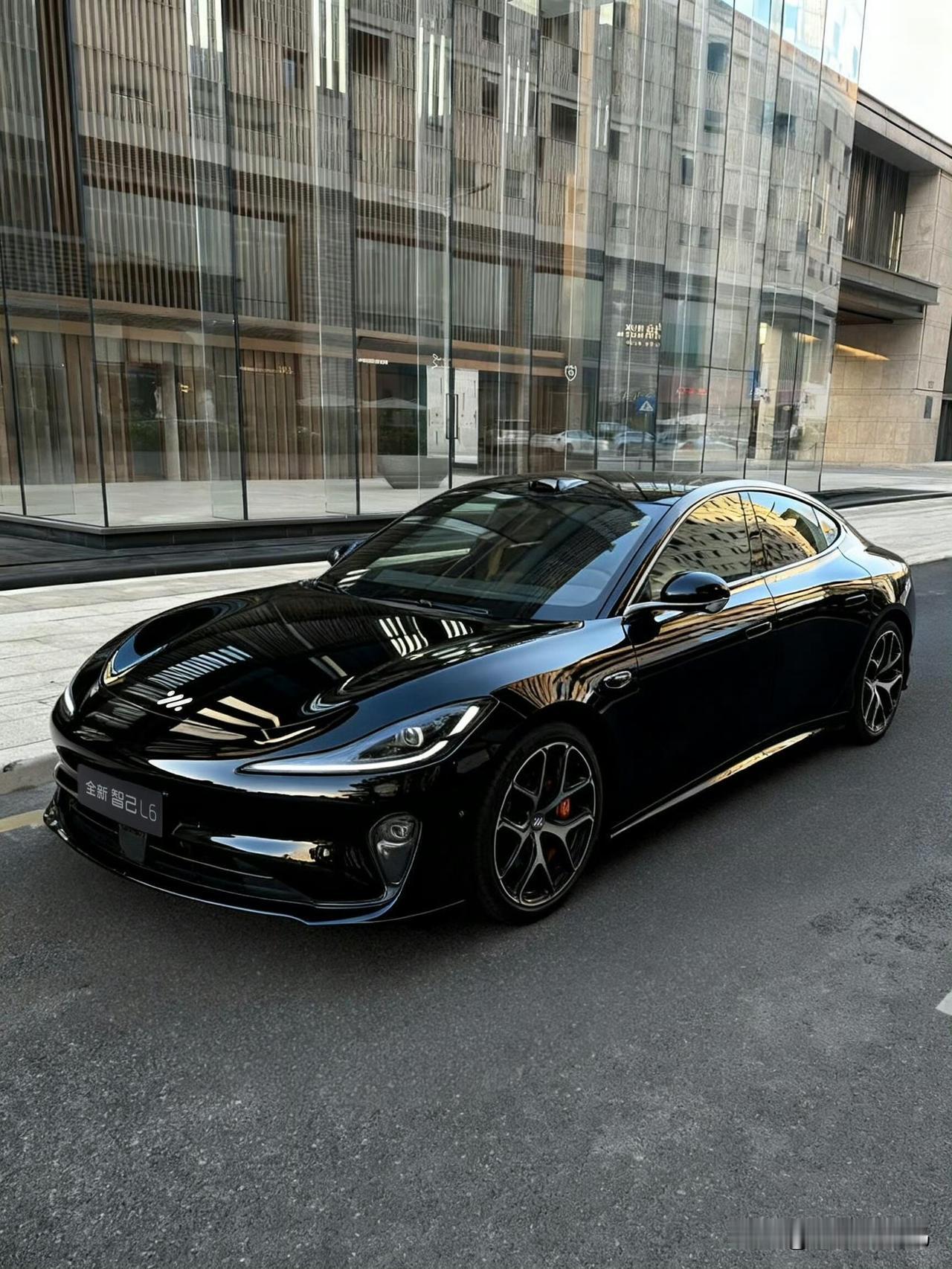 我记得当年能买二十多万迈腾、雅阁、凯美瑞的都算是富裕家庭。要是买四五十万价位宝马