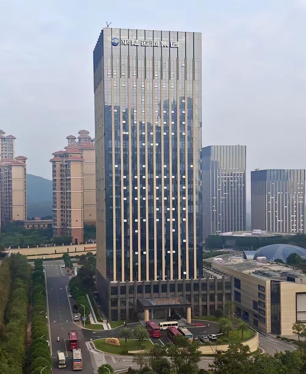 平陆运河正式通航，运河集团也成立了，运河大厦也同步启用了。这座气派的运河大厦