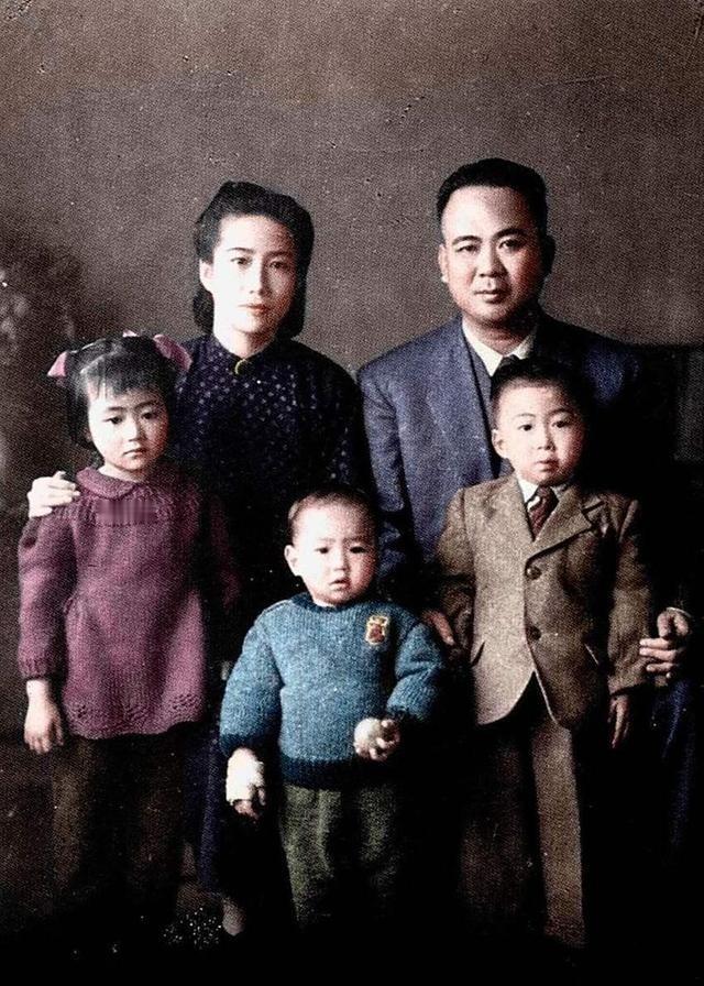 1952年，病入膏肓的国军中将李友邦被抬至马场町行刑，其实保密局并没有找到他“通