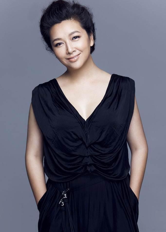 女演员江珊说，九三年，我和王志文拍戏，挣了一万块，那时候，一万块还得了啊，万元户