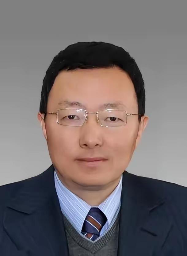 原西安移动总经理甘文泉2025年7月13日刑满释放，这起因买官酿下的祸事，看完只