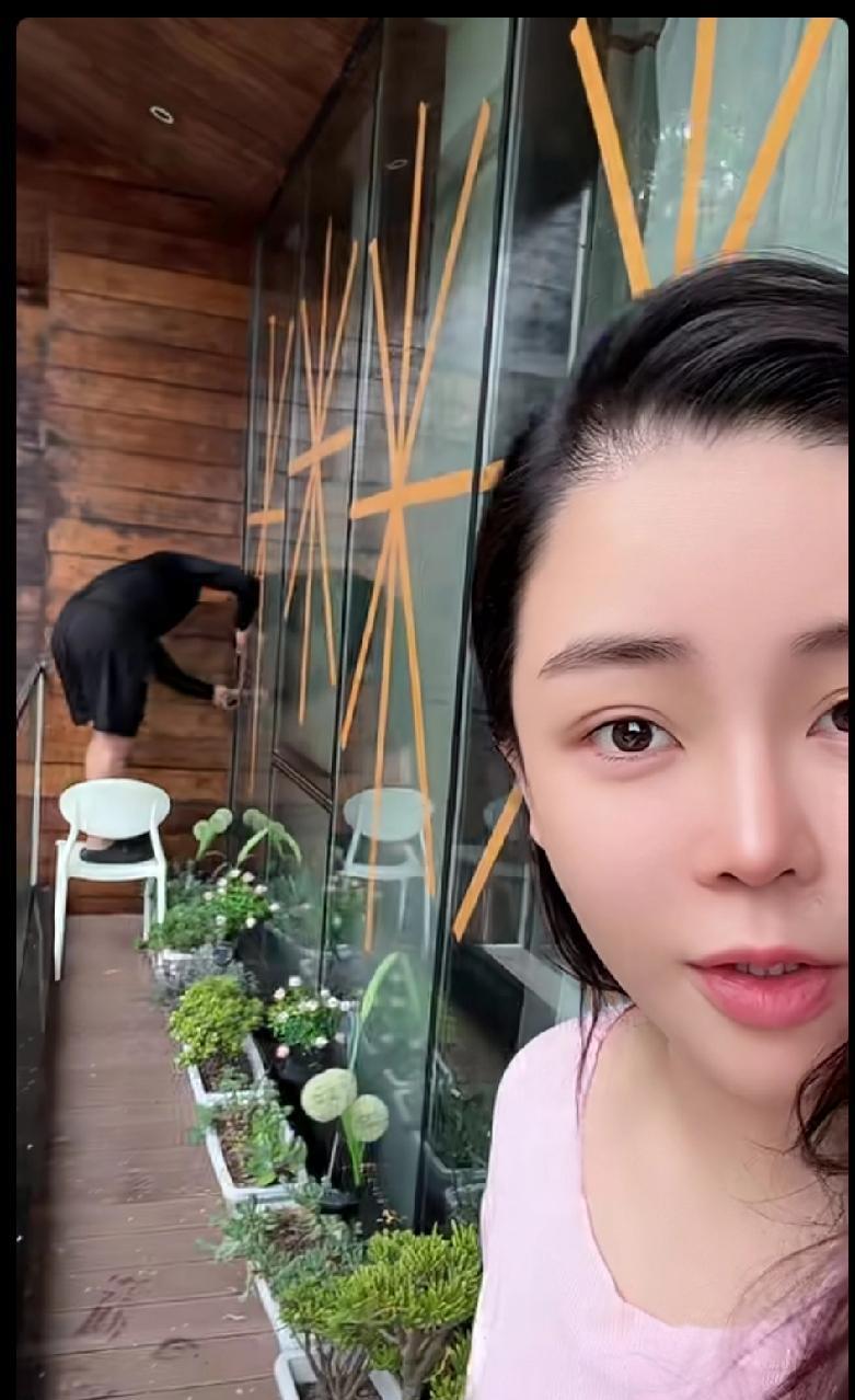 【见识下雪大的上亿豪宅】因为台风，人在广州的雪大透露没有上班，正忙着带人往家里的