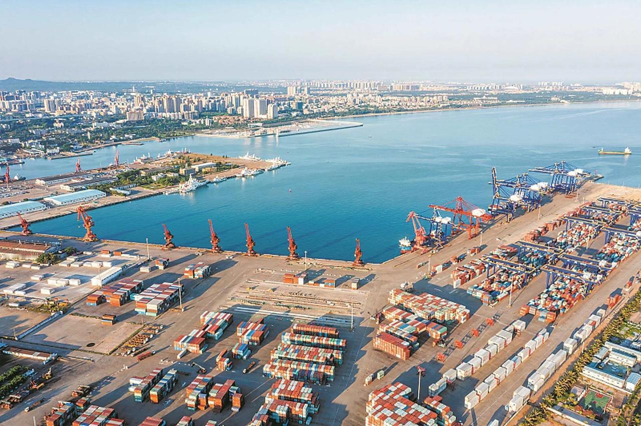 海南封关说得直白一点，就是我带着一万块去海南旅游，在这里吃意大利进口面是免税的，