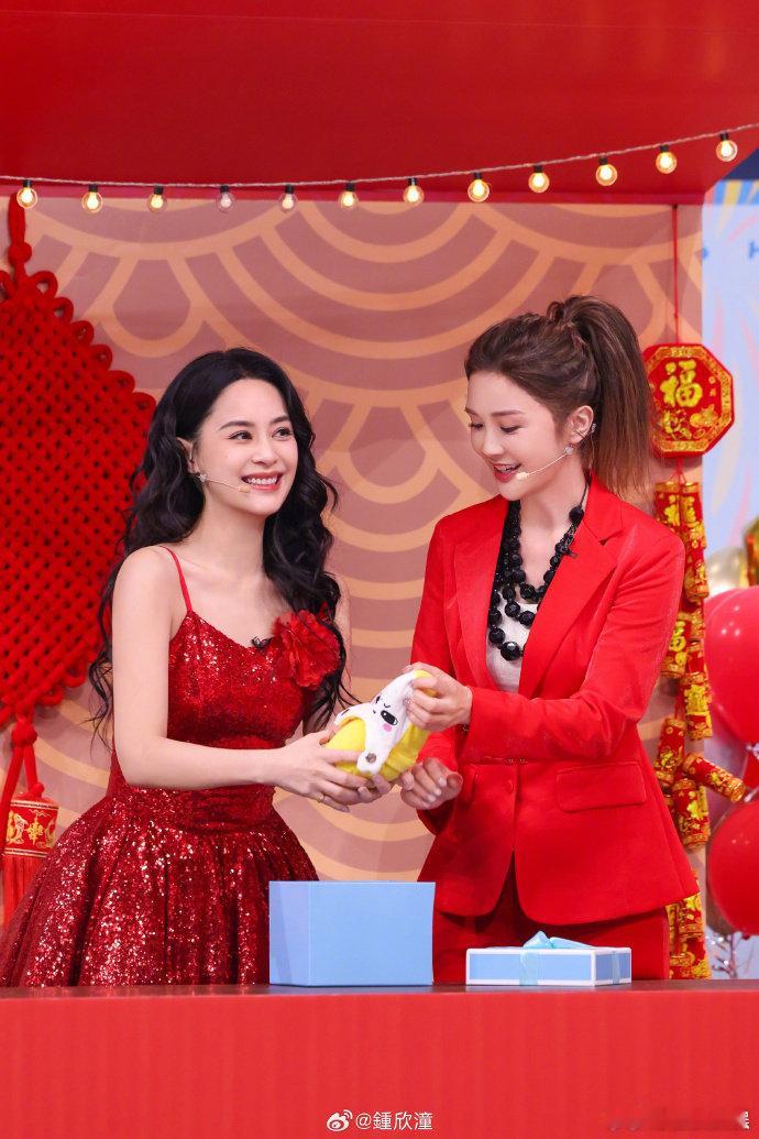 钟欣潼恭喜蔡卓妍结婚钟欣潼恭喜你我的女孩28日，蔡卓妍结婚消息公布后，转发送