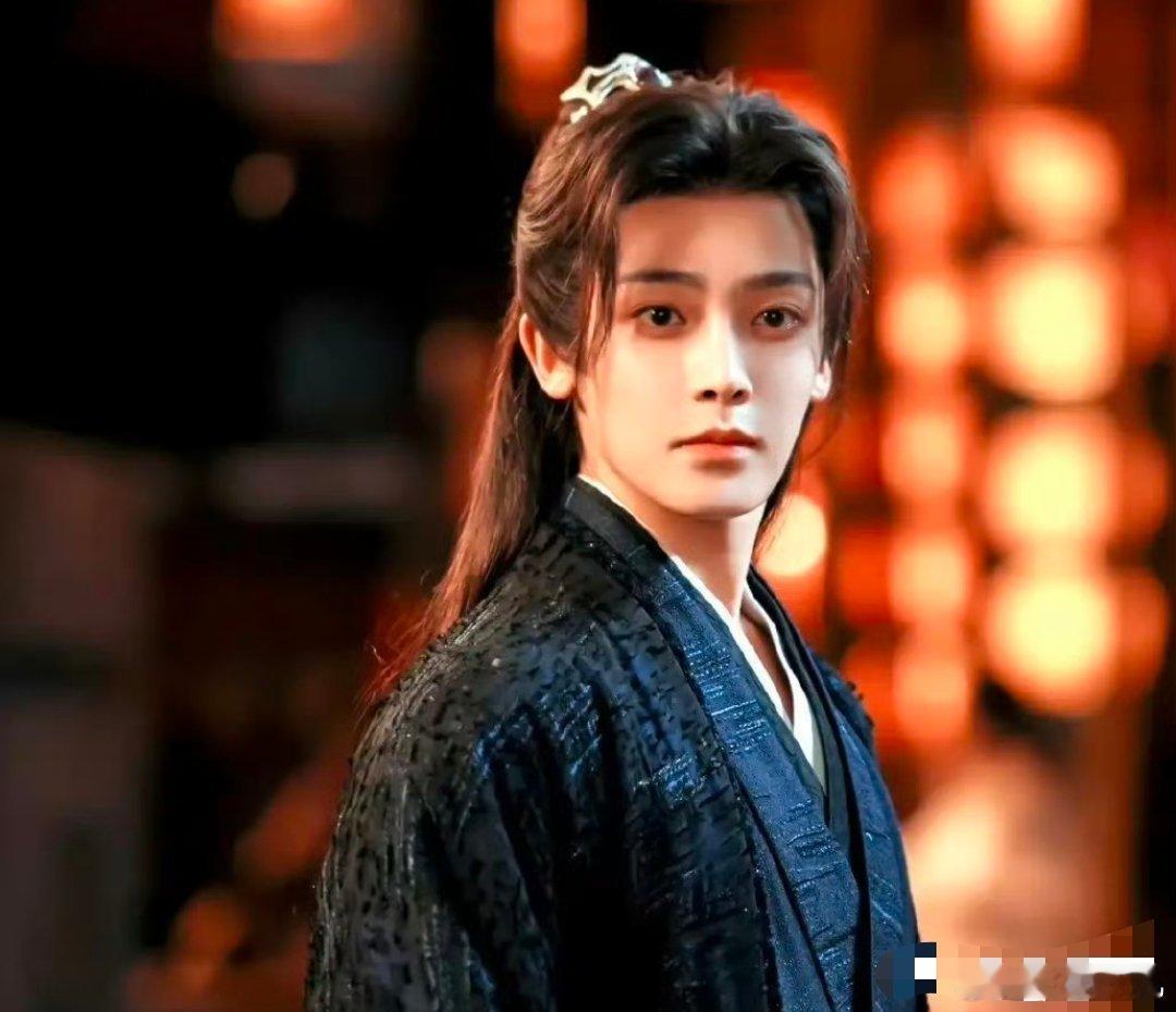 1、看了《逍遥》，我第一感觉就是侯明昊有点走成毅以前的路子了。倒不是说他啥都不行